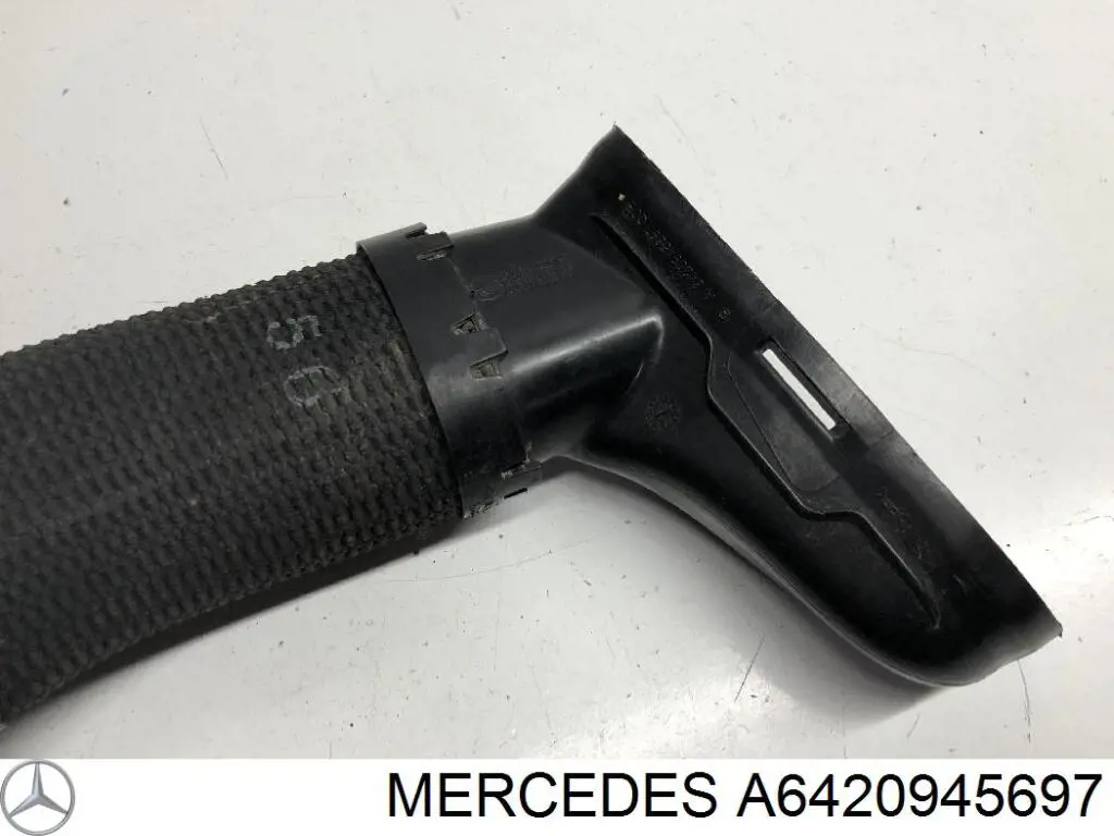 Впускной патрубок воздушного фильтра A6420945697 Mercedes