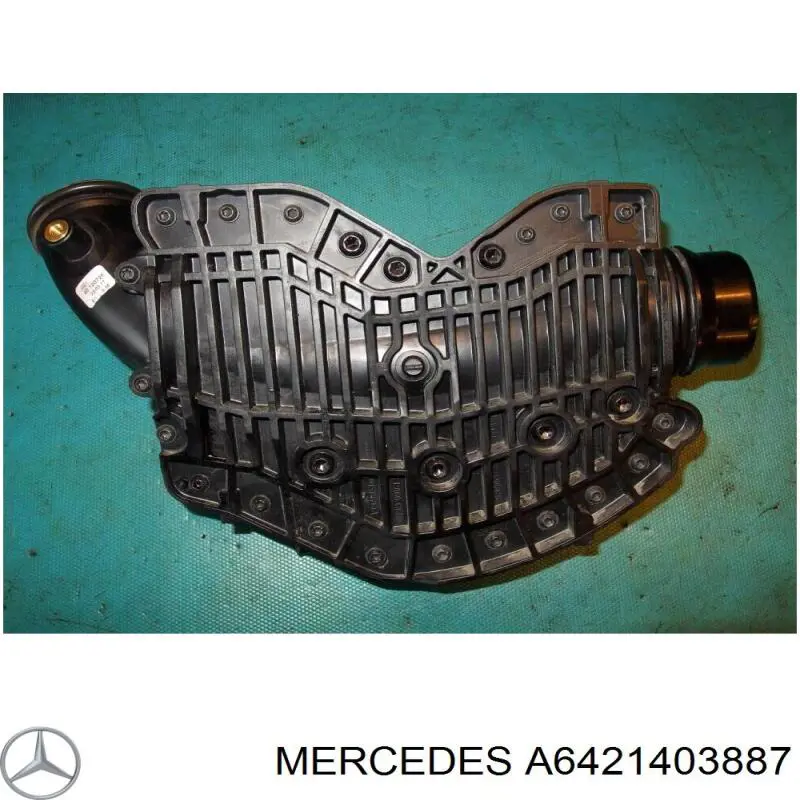Патрубок воздушный, выход из турбины/компрессора (наддув) 6421403487 Mercedes