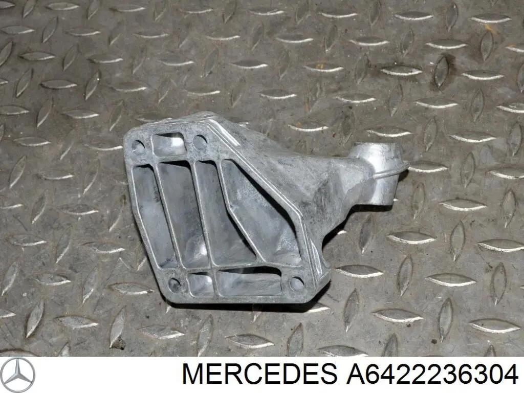 Купить A6422236304 Mercedes Кронштейн подушки (опоры) двигателя левой