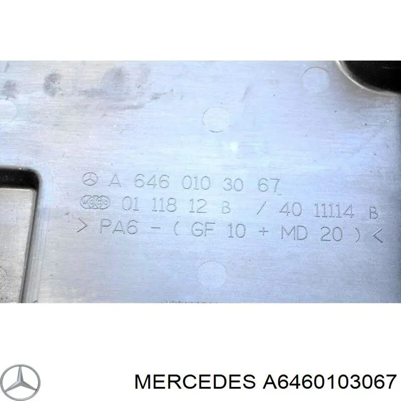 Крышка двигателя 6460103067 Mercedes