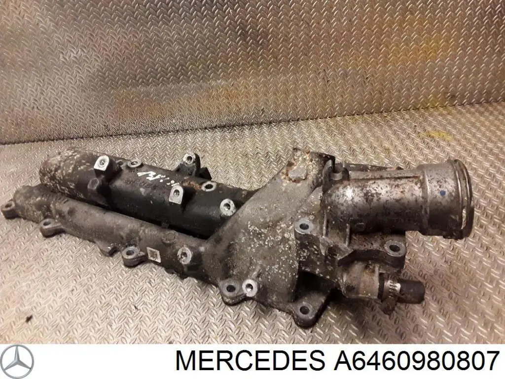 Патрубок воздушный, выход из турбины (наддув) Mercedes 6460981007