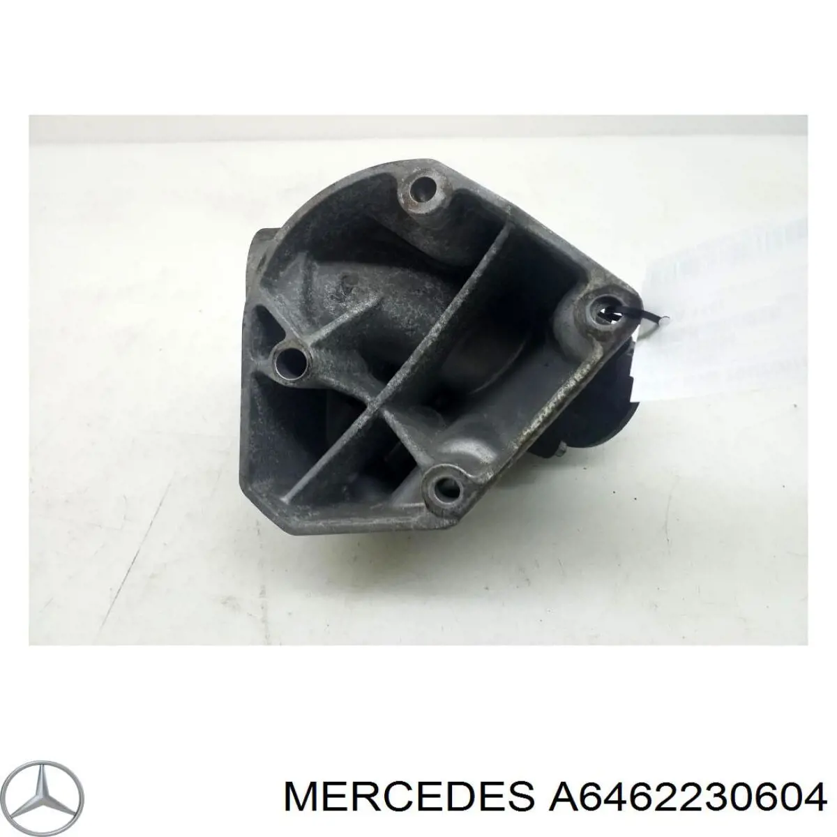 Кронштейн подушки (опоры) двигателя левой A6462230604 Mercedes