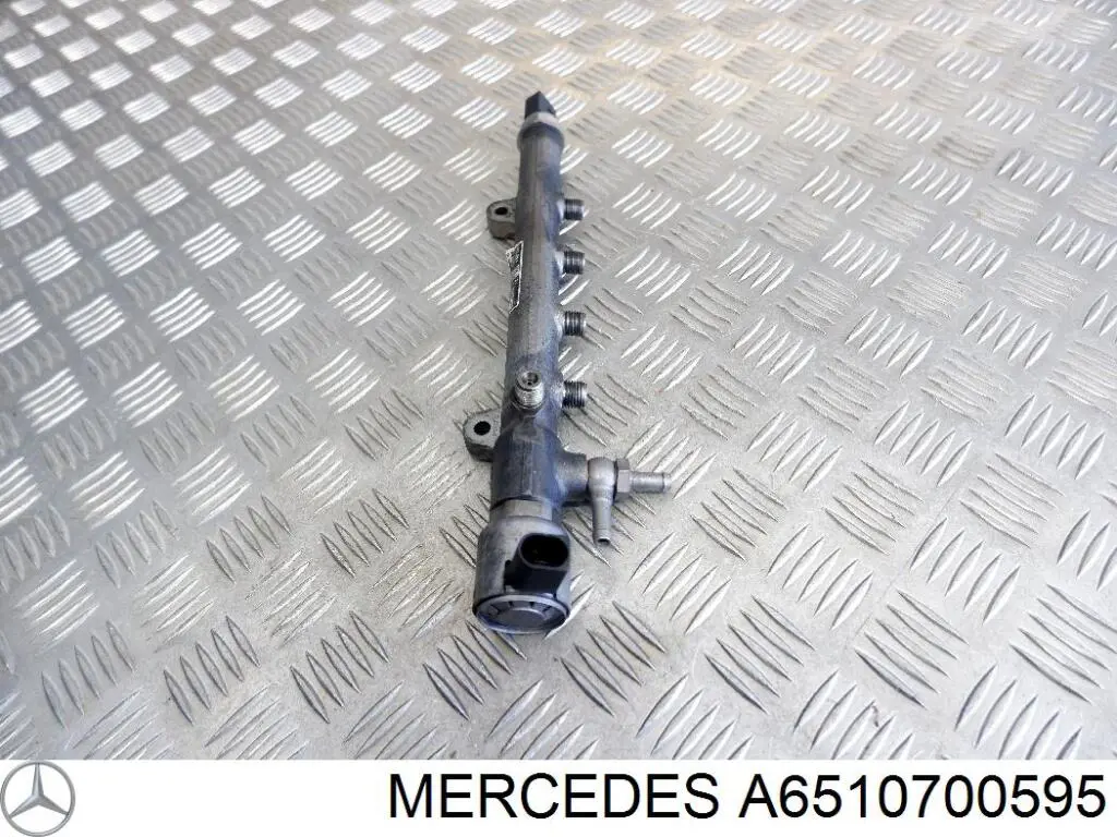Распределитель топлива (рампа) 6510700595 Mercedes