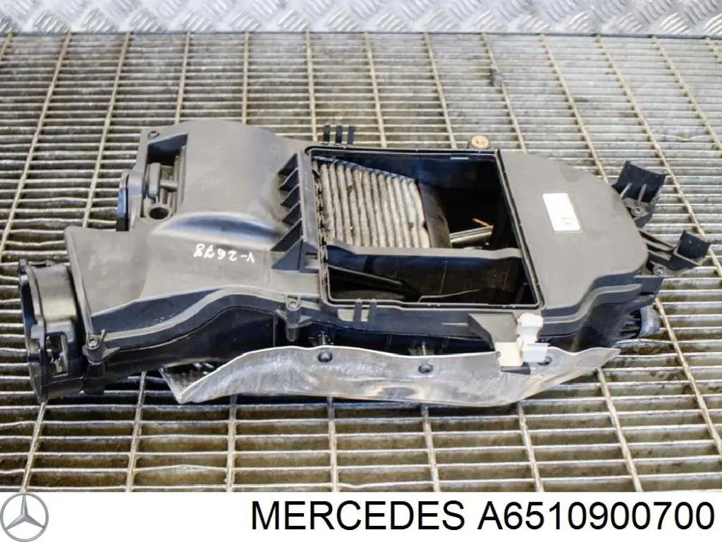 Коробка фильтра на Mercedes GLC (C253)