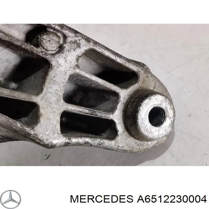 Кронштейн подушки (опоры) двигателя левой A6512230004 Mercedes