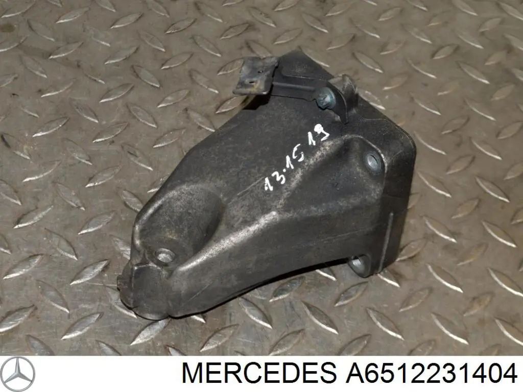 Кронштейн подушки (опоры) двигателя, правой Mercedes 6512231404