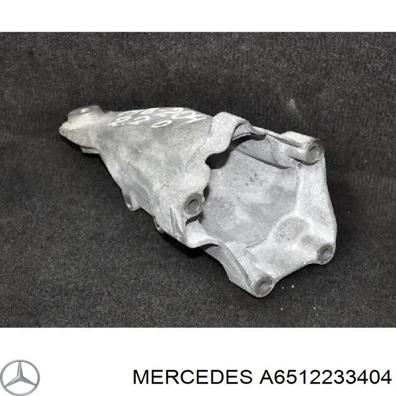 Кронштейн подушки (опоры) двигателя правой 6512233404 Mercedes