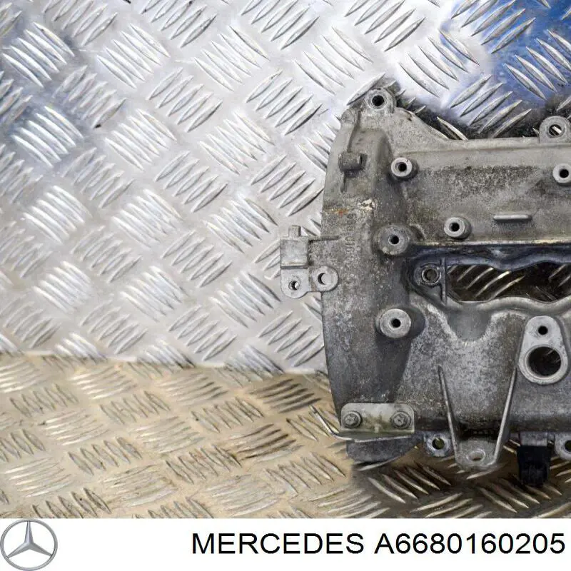 Крышка двигателя на Mercedes Vaneo (414)