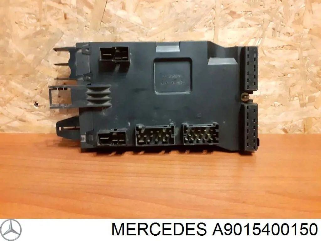 Блок предохранителей Mercedes A9015400150