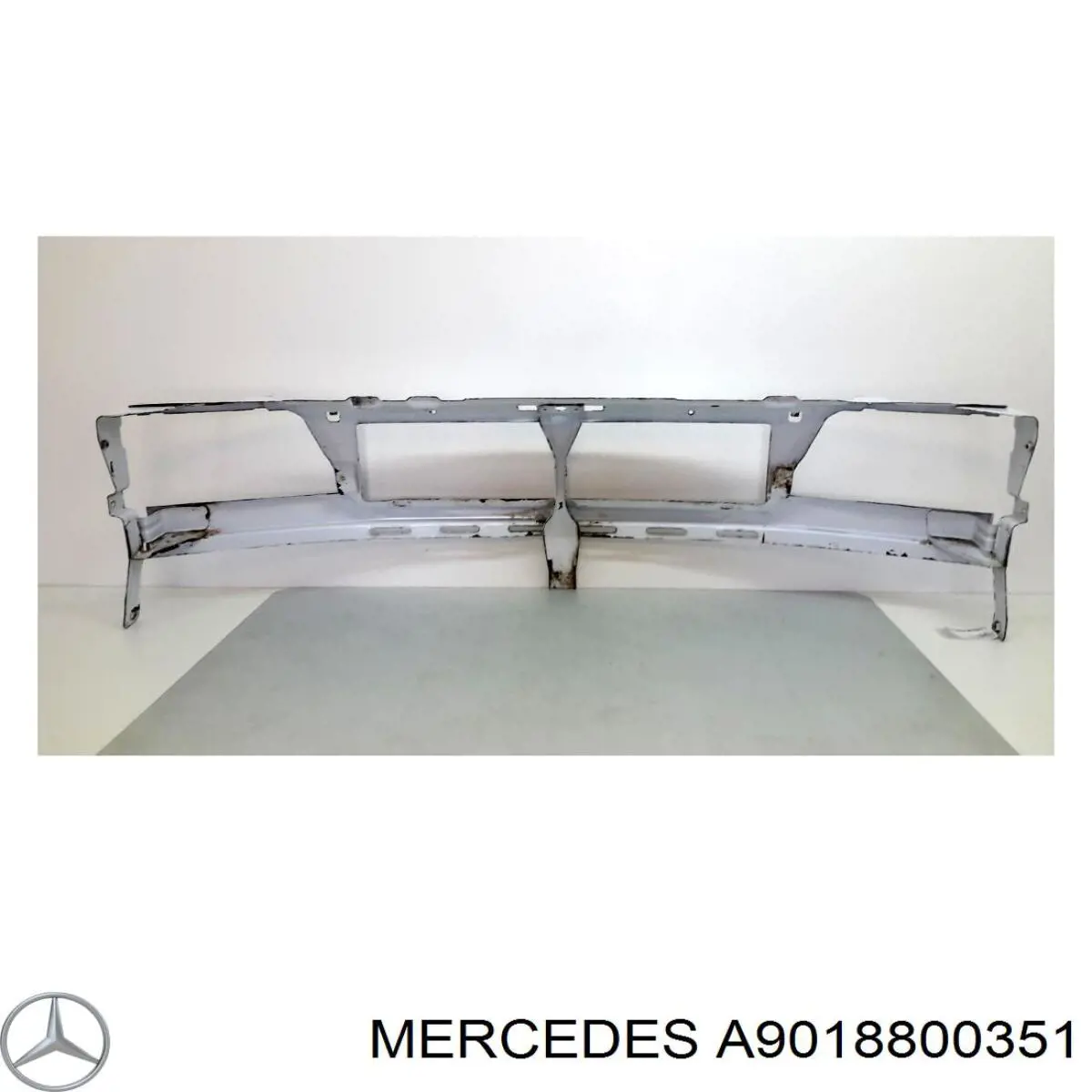  Рамка радиатора Mercedes Sprinter 