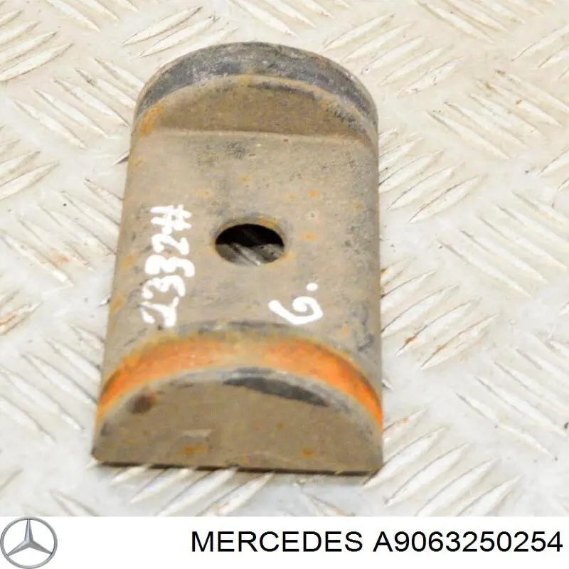 Placa de apoio para o estribo da suspensão de lâminas traseira para Mercedes Sprinter (906)