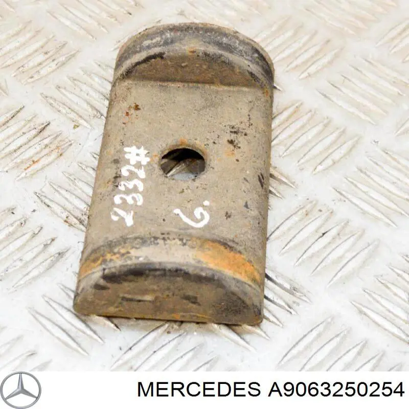 Подкладка под стремянку задней рессоры 2D0599175B VAG