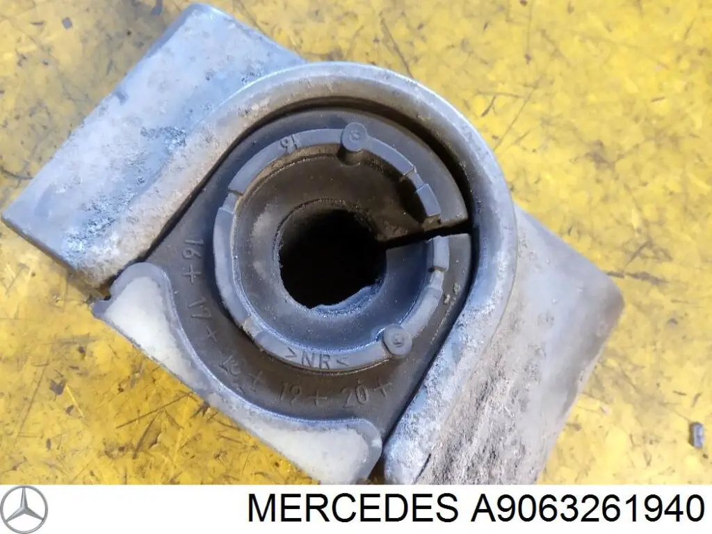 A9063261940 Mercedes хомут крепления втулки стабилизатора заднего