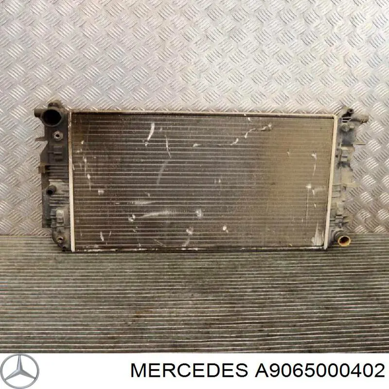 A9065000402 Mercedes радиатор
