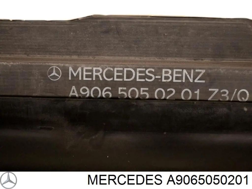 Накладка диффузора радиатора верхняя Mercedes 9065050201 цена, от 12.08 USD
