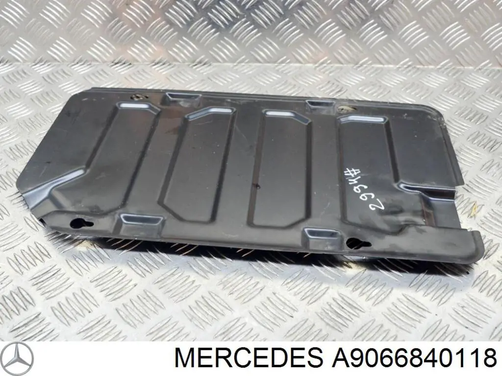 9066840118 Mercedes крышка аккумулятора (акб)