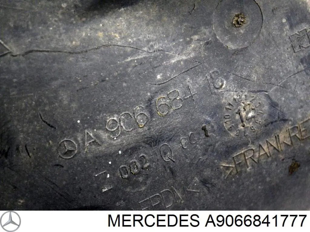 Передний правый подкрылок крыла переднего  Mercedes A9066841777