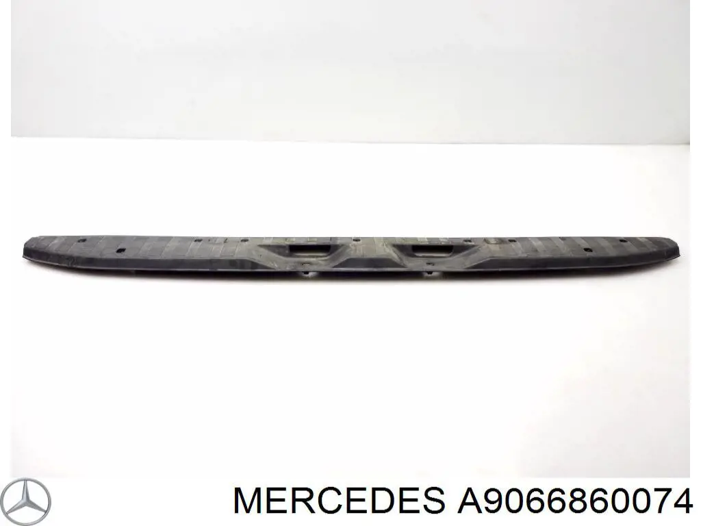 A9066860074 Mercedes placa sobreposta de estribo