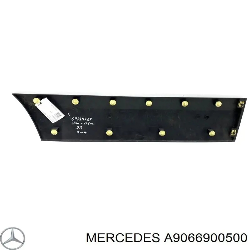 A9066900500 Mercedes Молдинг передней правой двери, нижний