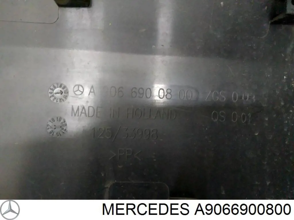 Молдинг боковой (сдвижной) двери 9066900762 Mercedes