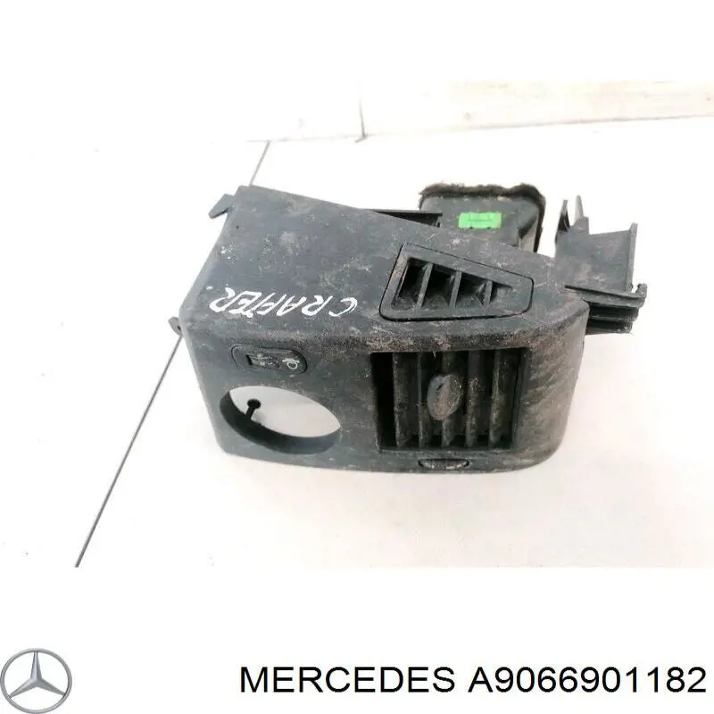 A90669011829B51 Mercedes Накладка стойки кузова внешняя передняя левая