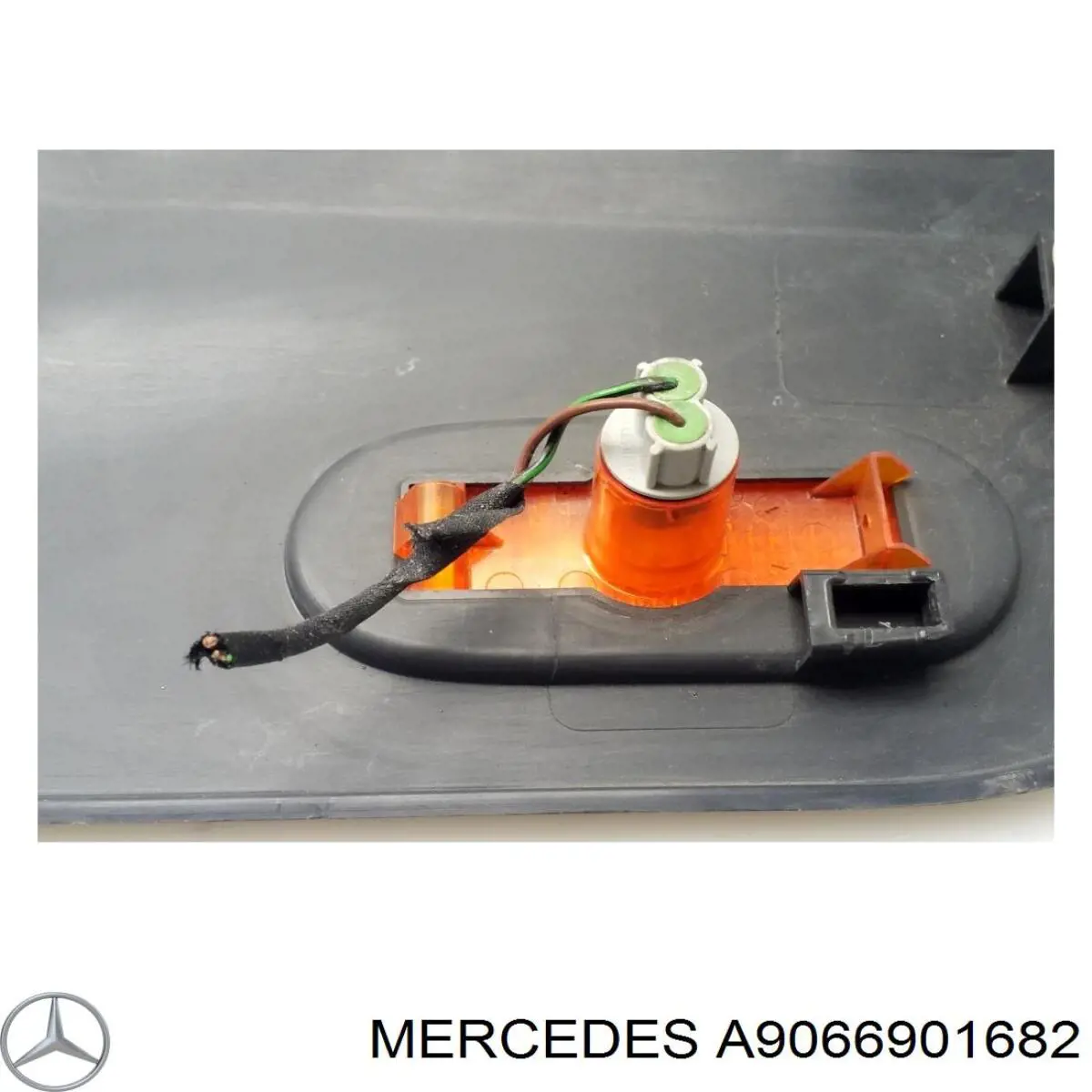 Накладка крыла заднего правого A90669020629B51 Mercedes
