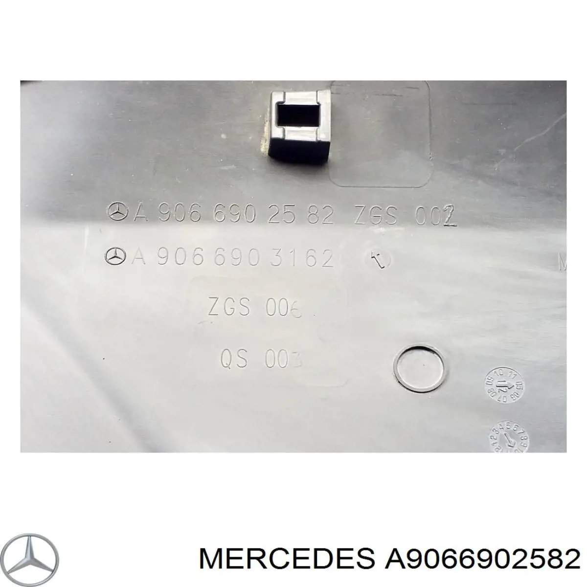9066902582 Mercedes Молдинг крыла заднего левого