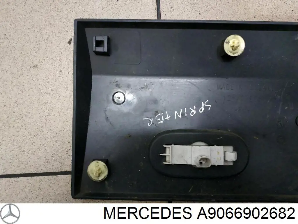 Купить 9066902682 Mercedes Молдинг крыла заднего правого