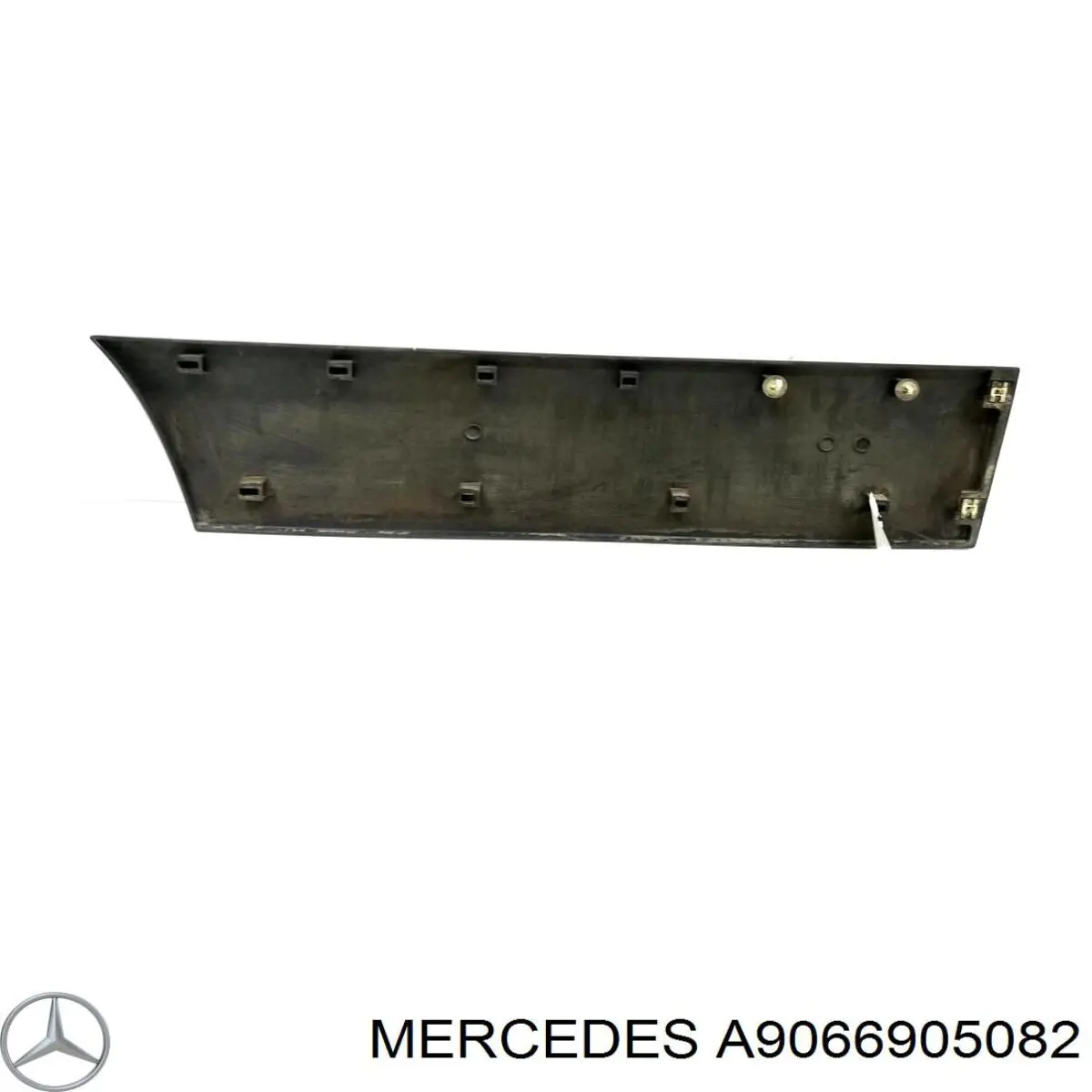 Молдинг двери передней правой нижний A90669005009B51 Mercedes