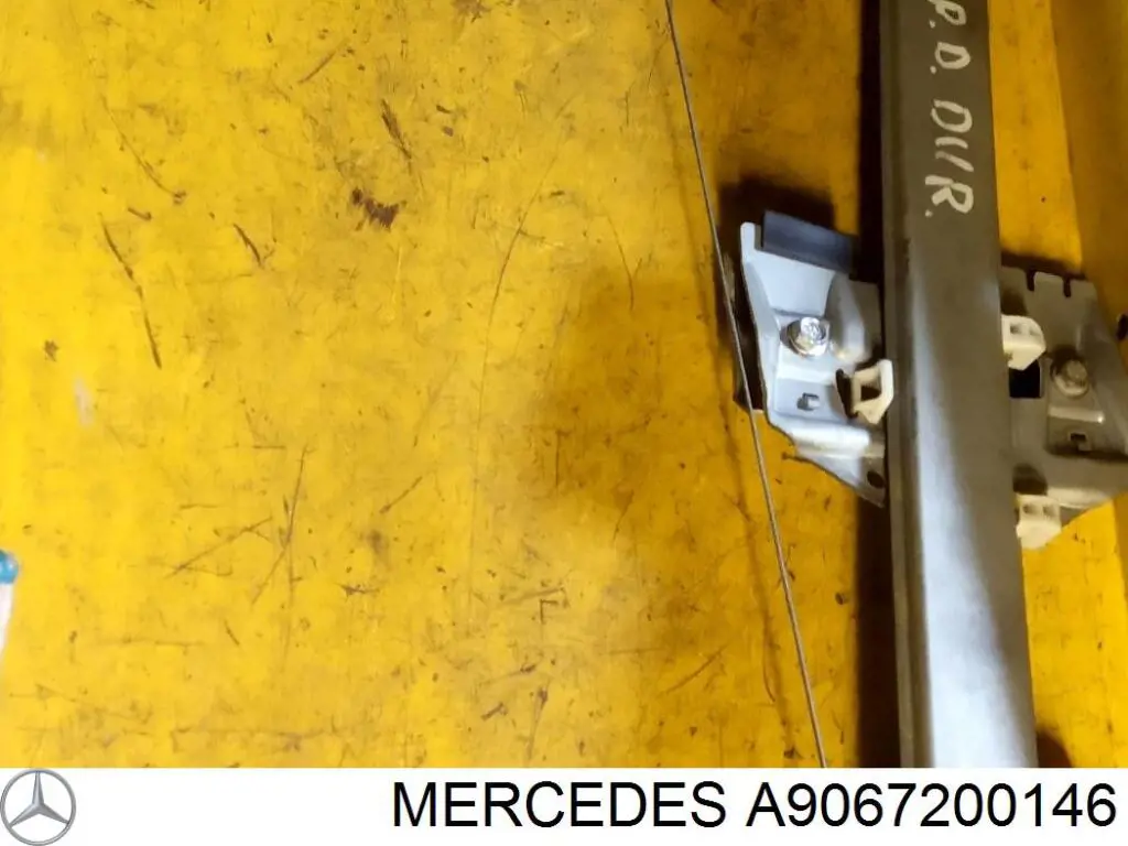 Compre A9067200146 Mercedes Mecanismo de acionamento de vidro da porta dianteira direita
