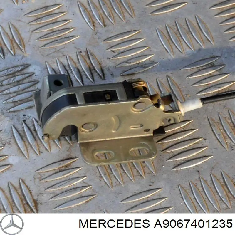 Замок двери задней левой распашной нижний A9067401235 VAG