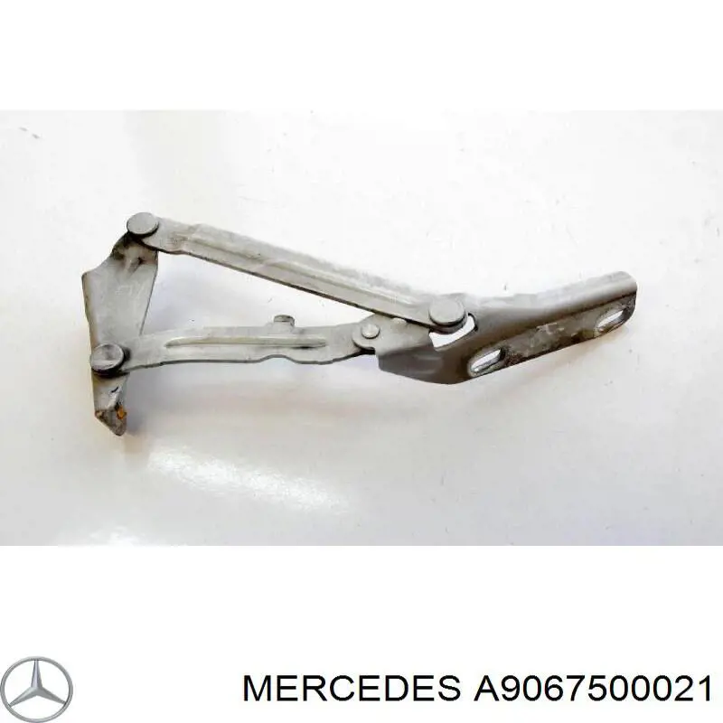 Левая петля капота Mercedes A9067500021