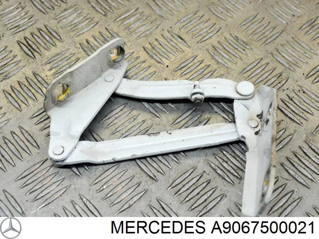Купить A9067500021 Mercedes Завеса капота левая