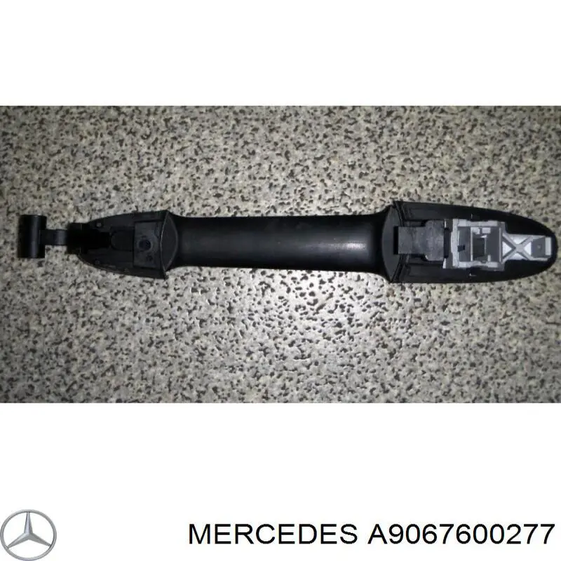 Ручка двери передней наружная левая 9067600277 Mercedes