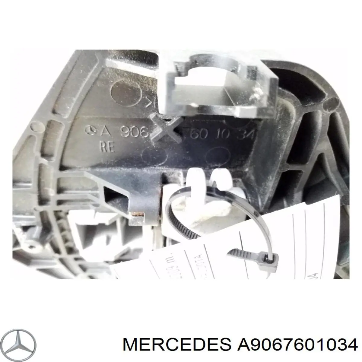 A9067601034 Mercedes suporte de maçaneta externa da porta dianteira direita