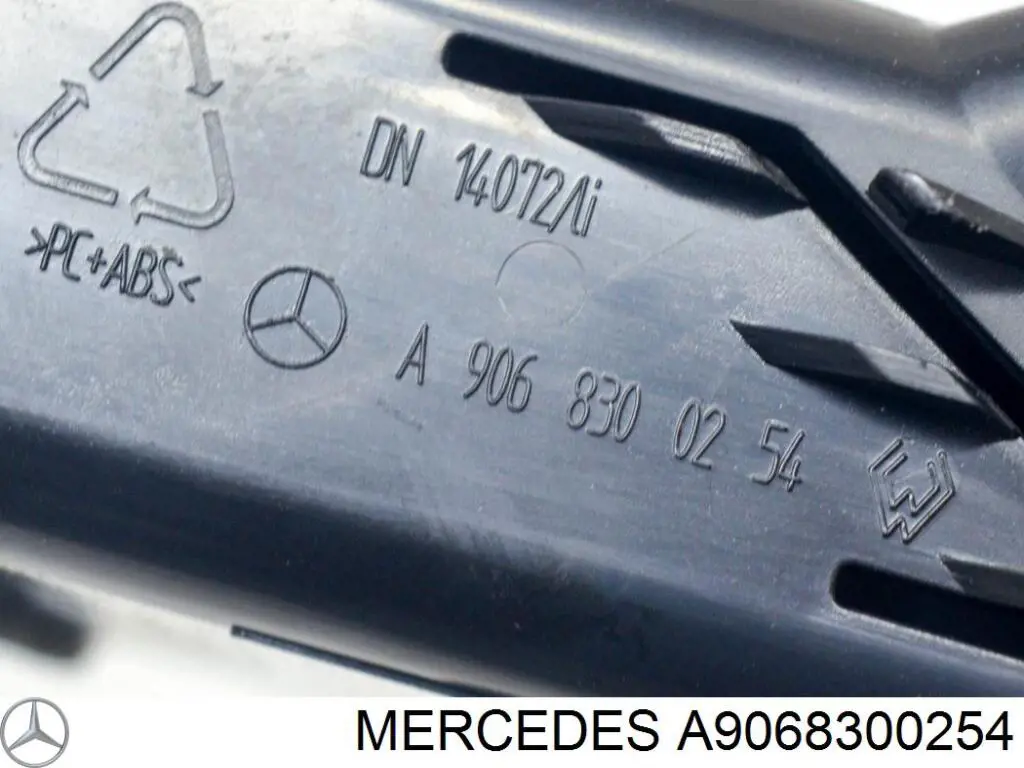 Купить A9068300254 Mercedes Решетка вентиляции салона на "торпедо" левая