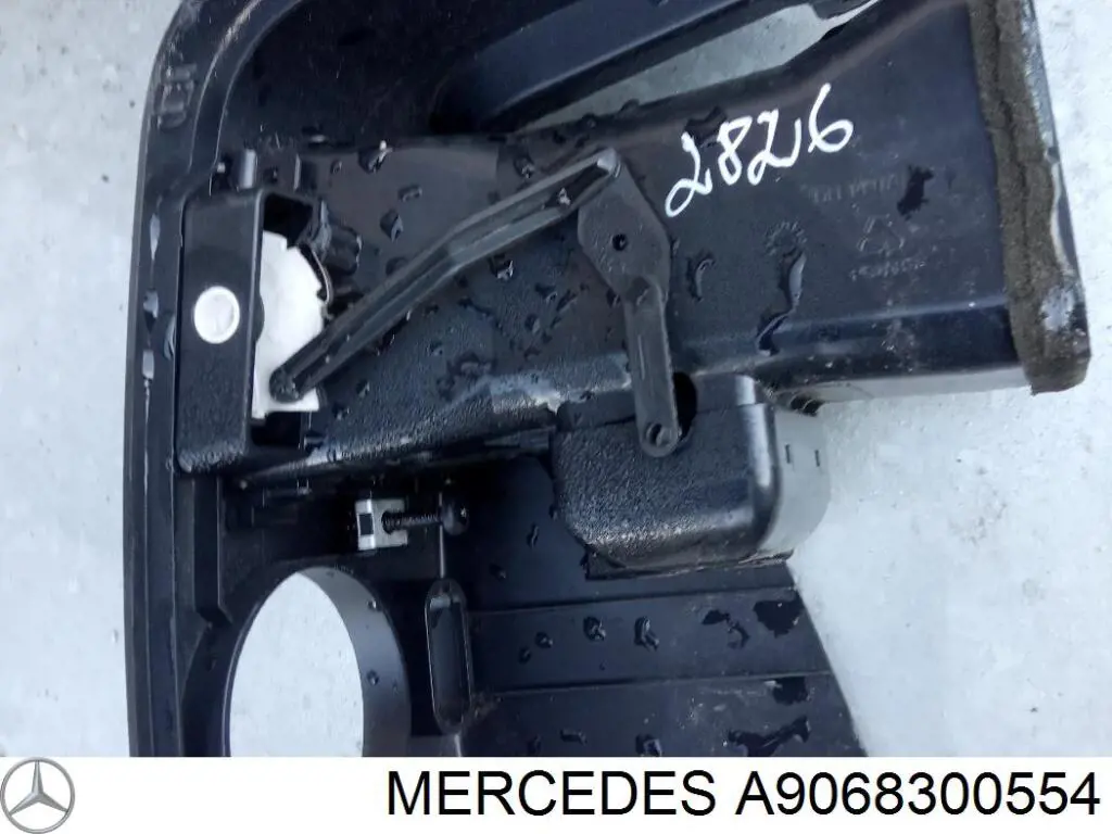 Решетка вентиляции салона на "торпедо", правая на Mercedes Sprinter (906)