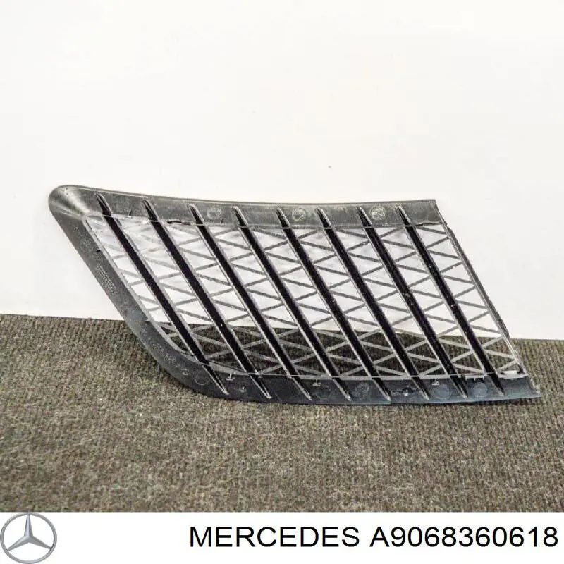 Решетка капота MERCEDES A9068360618