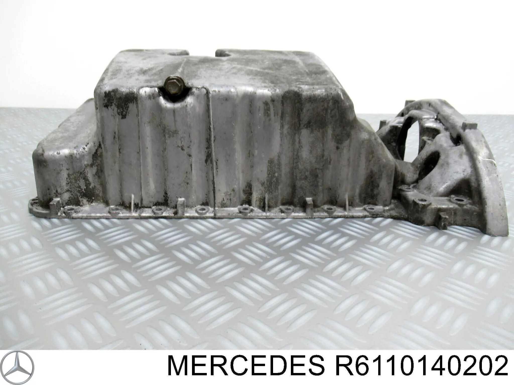 Поддон двигателя R6110140202 Mercedes