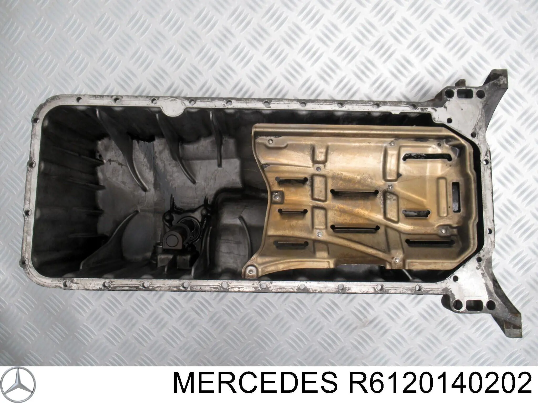 R6120140202 Mercedes panela de óleo de cárter do motor