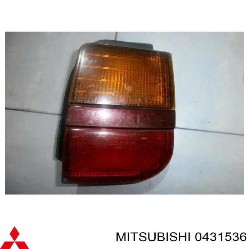 MR465608 Mitsubishi фонарь задний правый