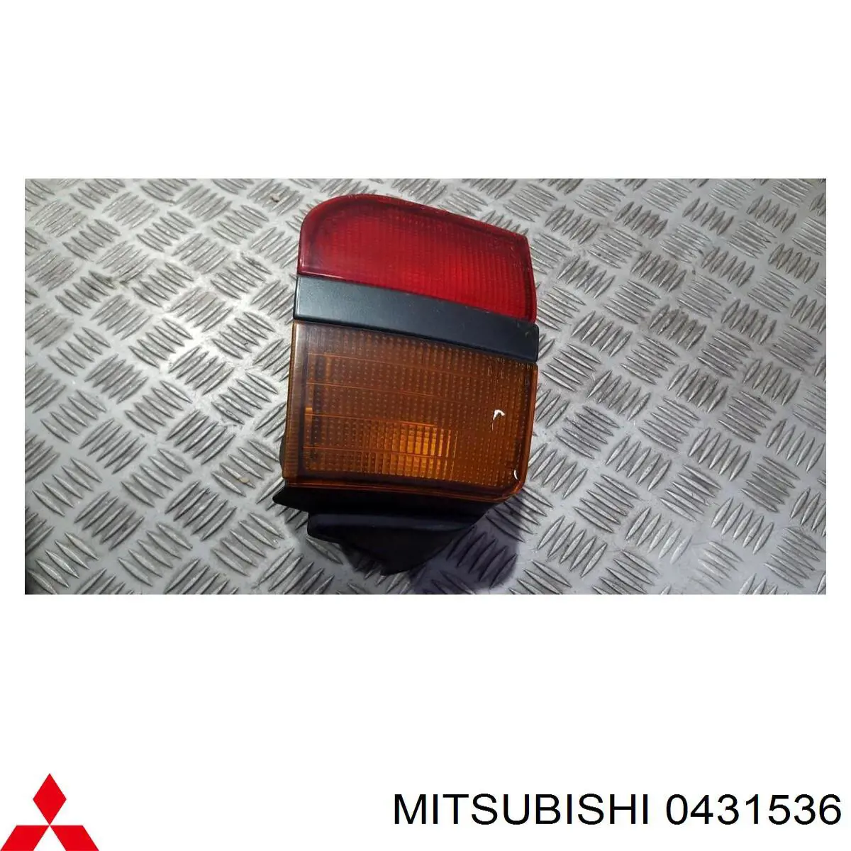  Задний фонарь Mitsubishi Space Wagon 3