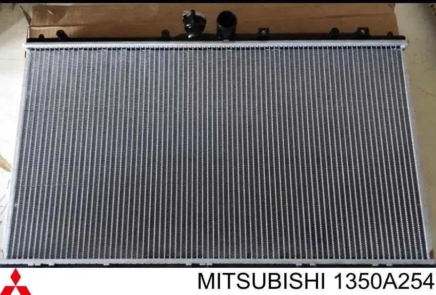 1350A254 Mitsubishi радиатор