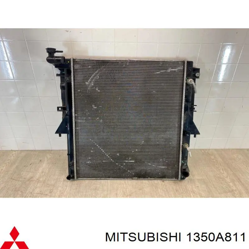 1350A811 Mitsubishi radiador de esfriamento de motor
