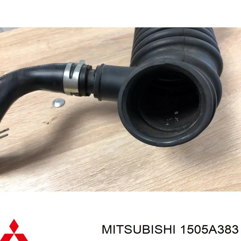 Купить 1505A383 Mitsubishi Выпускной патрубок воздушного фильтра