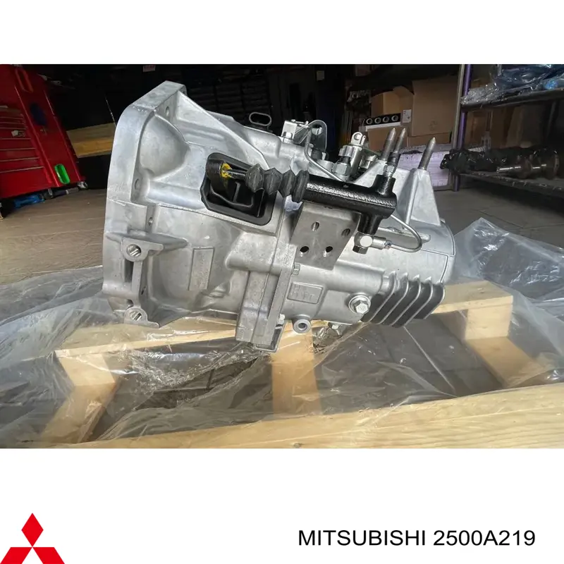 2500A219 Mitsubishi кпп в сборе (механическая коробка передач)