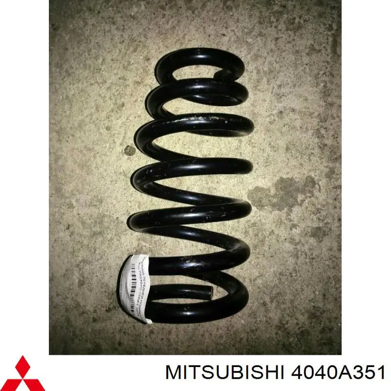 4040A351 Mitsubishi Пружина передней подвески