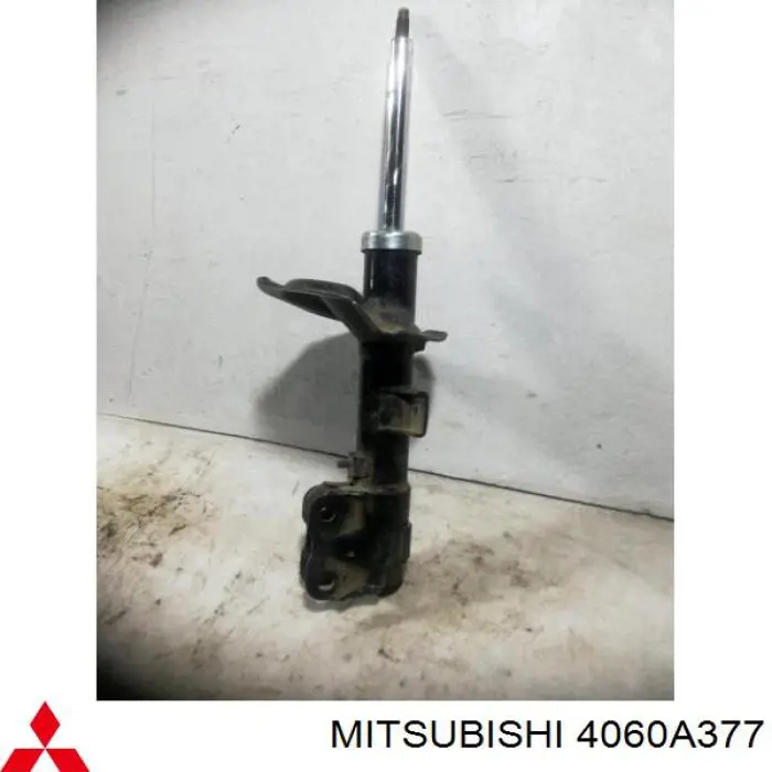Амортизатор передний левый 4060A377 Mitsubishi