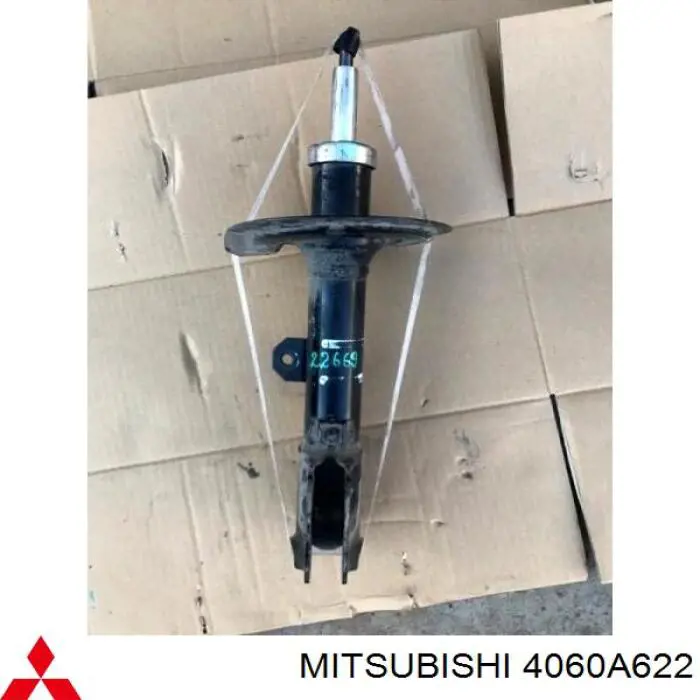 4060A622 Mitsubishi amortecedor dianteiro direito