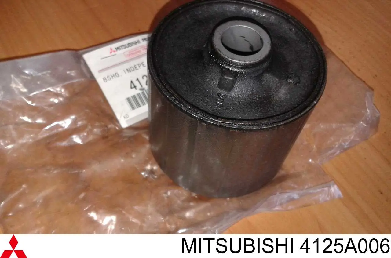 Сайлентблок заднего продольного нижнего рычага MITSUBISHI 4125A006